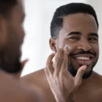 Como controlar a oleosidade da pele masculina