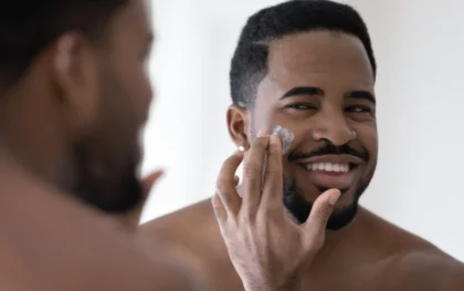 Como controlar a oleosidade da pele masculina